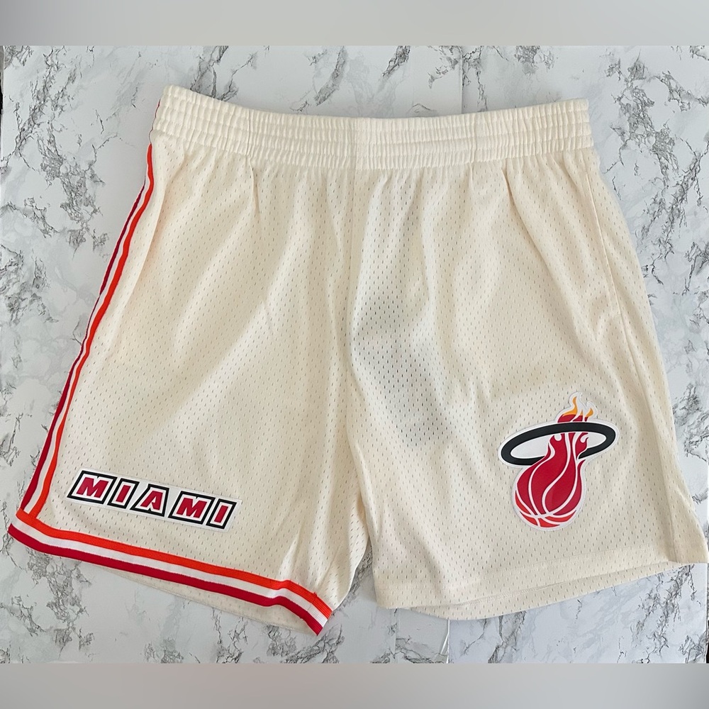 Miami Heat 1996 Mitchell & Ness NBA Swingman Athletic Shorts Cream Men Size 2XL